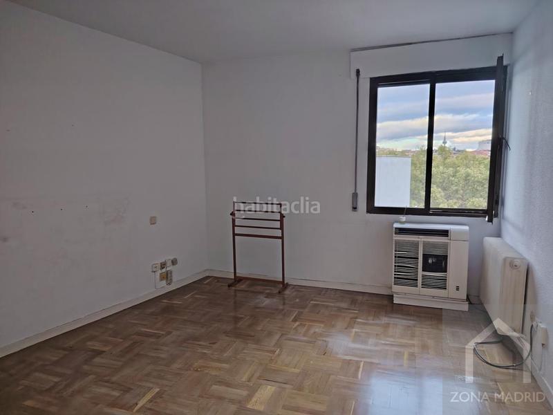 Foto eb9b91b5-6b58-48d5-a07f-dd1d91aee78c. Rent flat with parking in Jerónimos Madrid