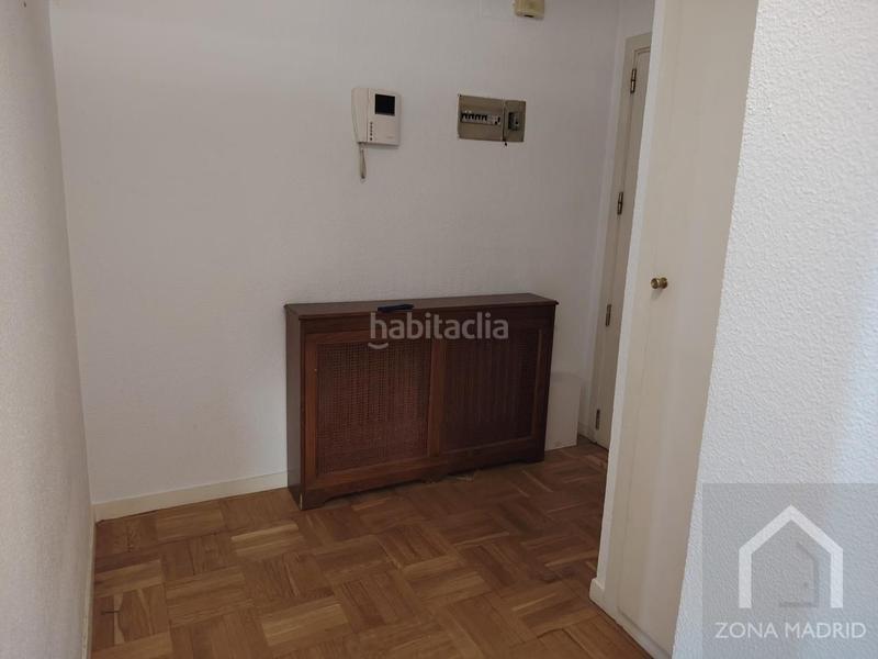 Foto f25d29ee-b9e2-4cfc-a4fa-c89f800dcbec. Rent flat with parking in Jerónimos Madrid