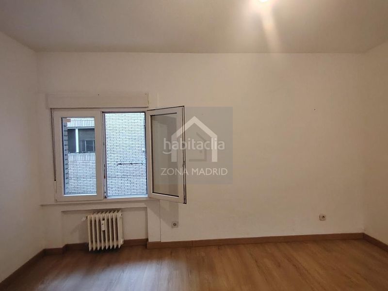 Foto 17b9f69f-4db8-4c53-9c8d-c10e77d2aa47. Pis amb aparcament a Acacias Madrid
