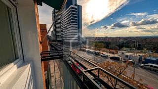Flat  Calle de reyes aizquíbel. Zona madrid vende reformado  luminoso!