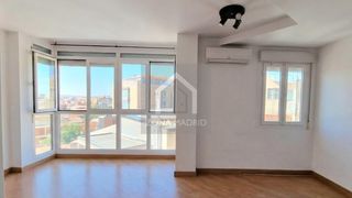 Etagenwohnung  Calle de indalecio fernández. Estudio luminoso en madrid
