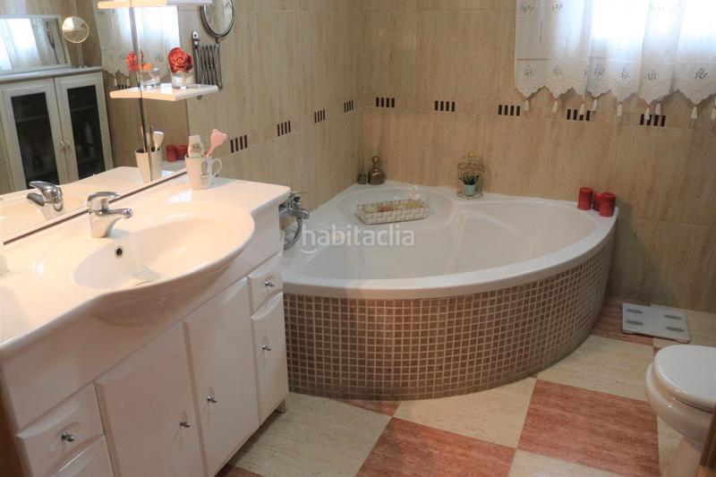 Foto 0b60e9d4-cff1-4d82-ae5c-b8608a3423b3. Casa adossada amb xemeneia calefacció aparcament a Novés