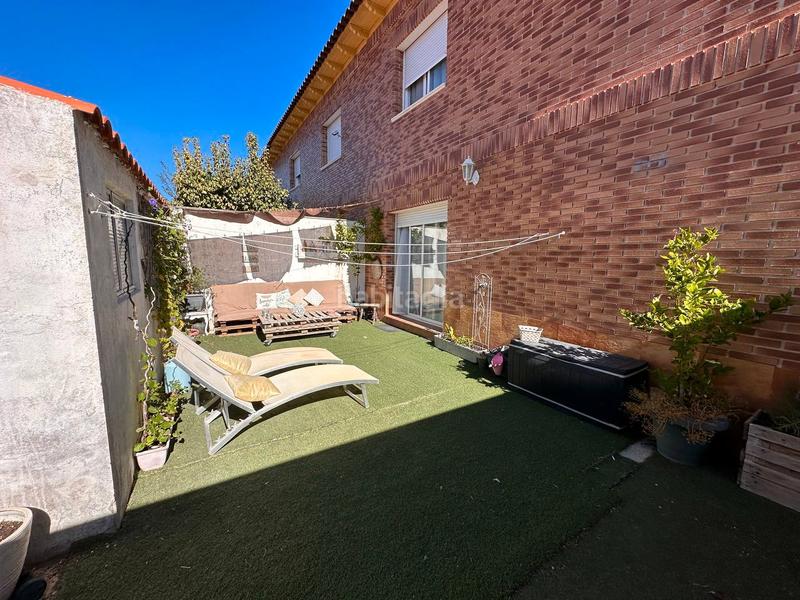 Foto 46e46e0d-ff15-4398-bee2-25d2b60dda06. Casa adossada amb xemeneia calefacció aparcament a Novés