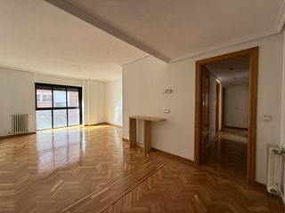 Etagenwohnung in Calle del Corazón de María