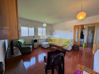 Maison à Casar de Escalona (El). Chalet independiente para entrar a vivir !