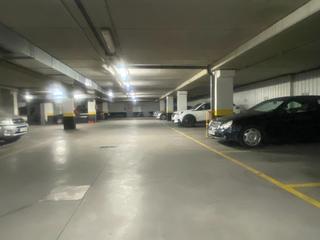 Aparcament cotxe a Zona Centro Joven. Plaza de garaje