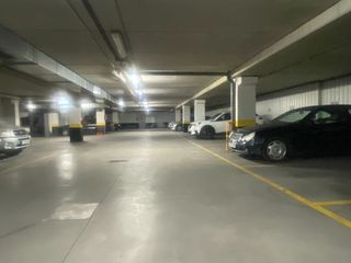 Aparcament cotxe a Zona Centro Joven. Plaza de garaje