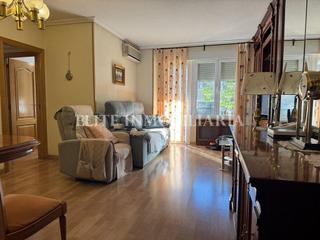 Appartement à Zona Centro Joven. Reformado, todo exterior !