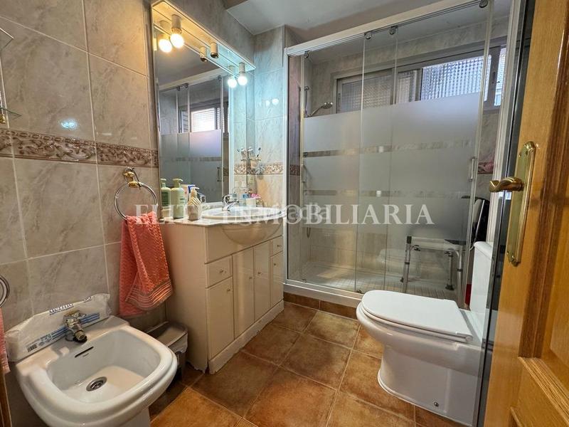 Foto e58018b5-c8bf-4b35-bdae-bd8a8a4a8800. Piso reformado, todo exterior ! en Zona Centro Joven Alcorcón