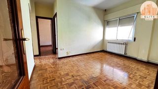 Etagenwohnung in Zona Centro Joven. Terraza, junto metro p. lisboa !
