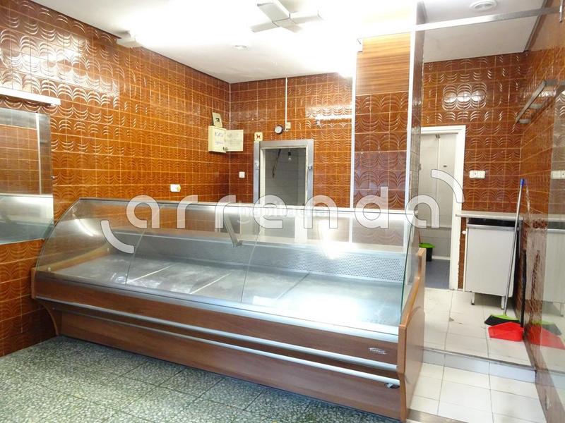 Foto 2191857a-23b5-4475-85b1-466a2b30e24c. Alquiler local comercial arrenda alquila local comercial en zona c/ alta, . distribuido en zona de atención al cliente, cámara frigorífica de unos en Santander