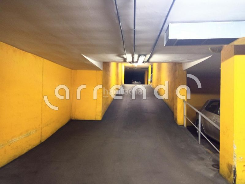 Foto b1609424-82c0-4536-ba1e-0303966806b4. Aparcament cotxe a Acacias Madrid