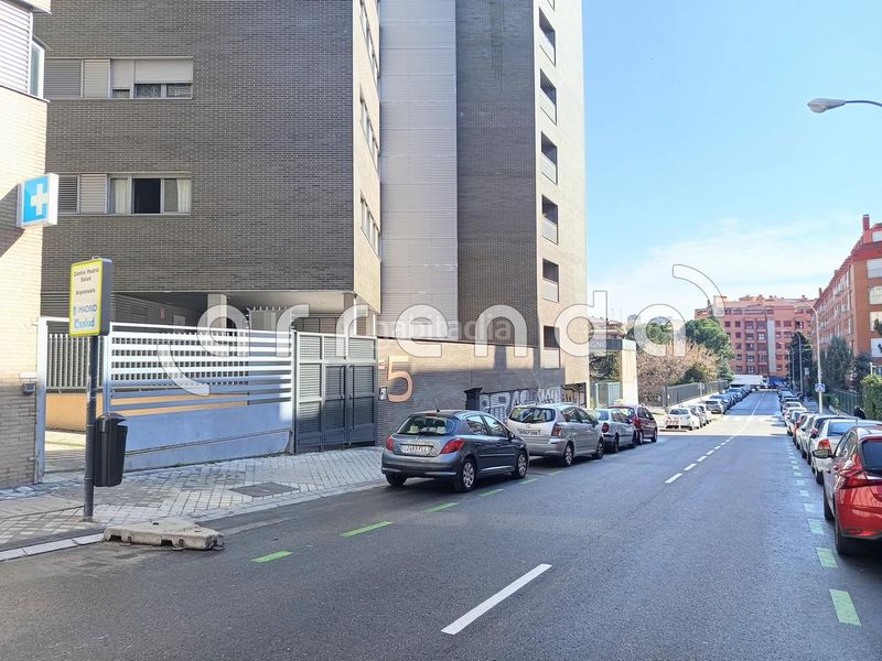 Foto eb0ea878-e9ff-48e3-832e-6763ee541c61. Aparcament cotxe a Acacias Madrid
