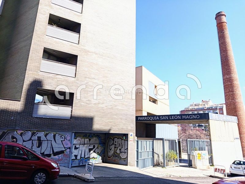 Foto ed4b33db-7118-45ad-9c76-42608c390f6a. Aparcament cotxe a Acacias Madrid