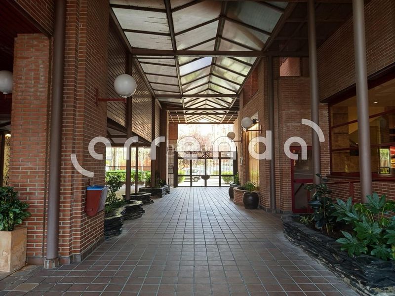 Foto 4cc4b9e9-0767-4f94-bee3-7b6b35684074. Aparcament cotxe a Acacias Madrid