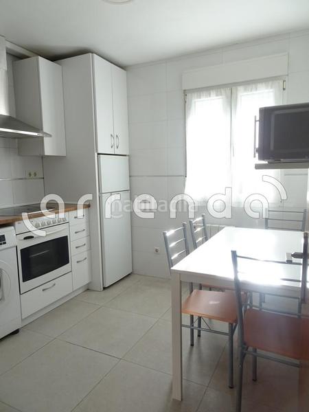 Foto fc9d08a6-a43f-4e84-9970-e03d7c23101e. Alquiler piso en Los Castros Santander