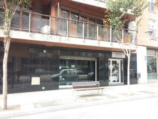 Location Local commercial à Passeig de sunyer 36. Local  edifici pissarra ps. sunyer