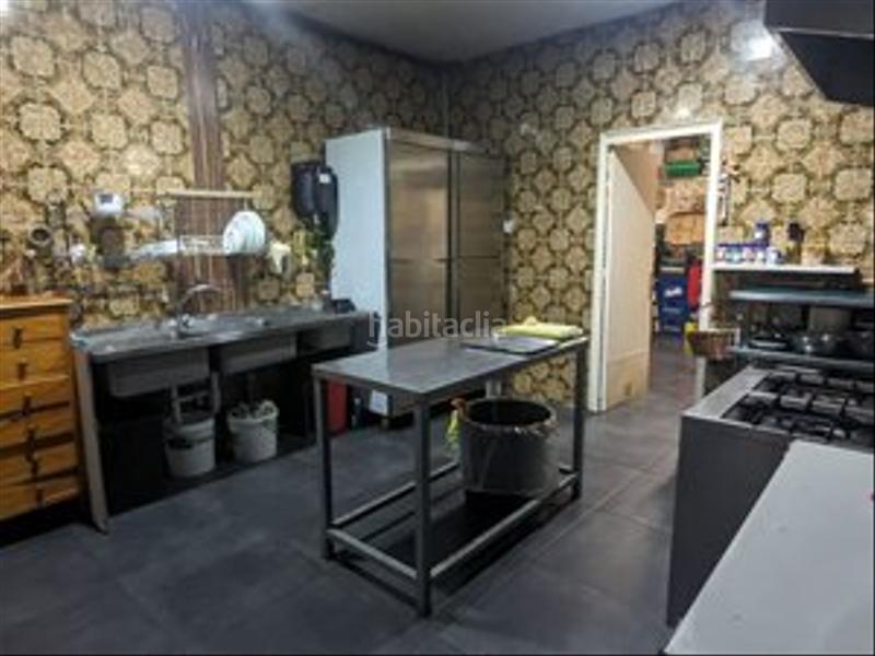 Foto 548cf7fc-1f57-46cb-b8f6-a8cb03f98bea. Business premise with heating in Llevant Reus
