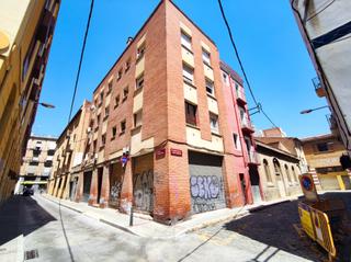 Alquiler Piso  Carrer d'eugeni mata 4. Situado en pleno centro de reus, a solo unos pasos del centro ne