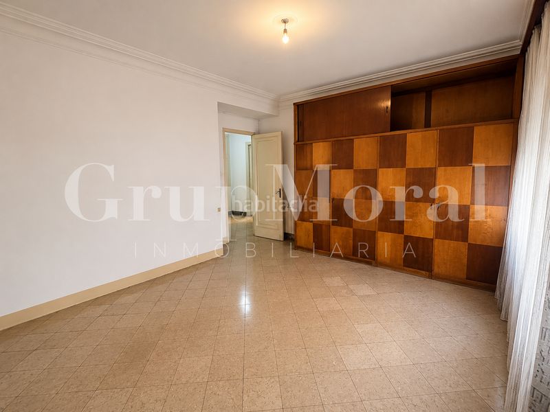 Foto aeaea9c8-f1ff-4d86-a7ca-4bacfb31ac83. Pis amb xemeneia calefacció a Centre Reus