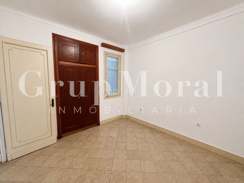 Foto cee679ea-8c09-4ba9-acd9-d0cc40019f04. Pis amb xemeneia calefacció a Centre Reus