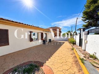 Maison  Carrer la mercè. Casa independiente con piscina y amplio jardín en el mas de blan