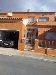 Maison jumelée à Recas. **casa pareada en recas, toledo: tu refugio ideal a un paso de m