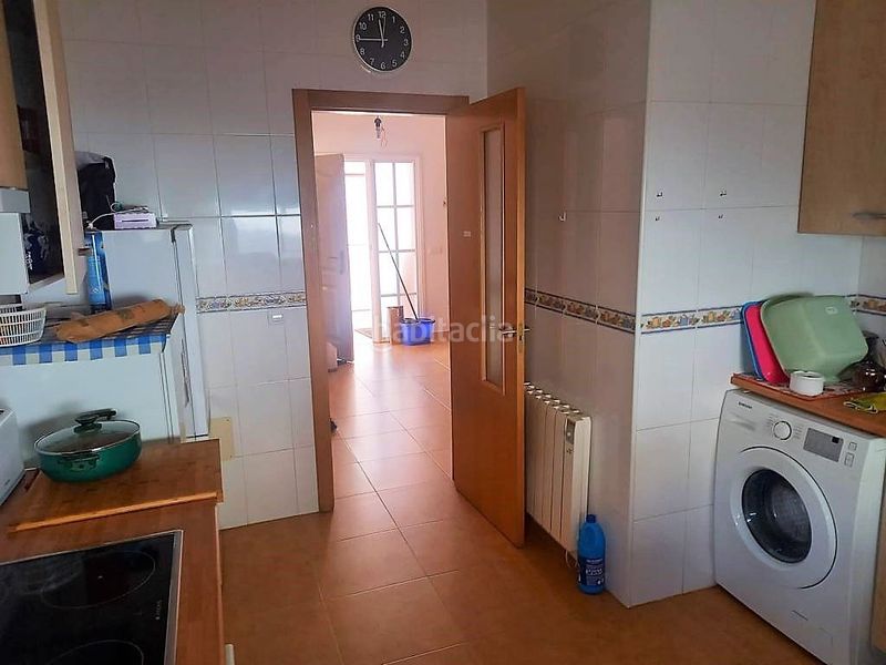 Foto d48f3240-8f70-437b-83dd-acd546c49e1c. Maison jumelée avec chauffage parking dans Recas