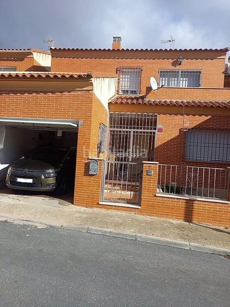 Foto d8627558-bff3-4f96-bc3c-2c791e1029d5. Maison jumelée avec chauffage parking dans Recas