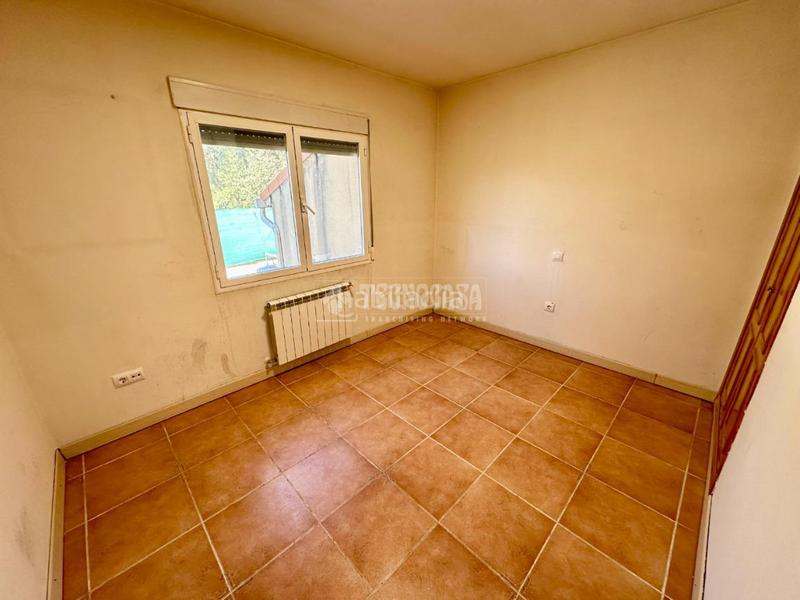 Foto 23eb2c7f-9ac5-4bbd-a4ae-feafa1ec0344. House with heating parking in Pioz