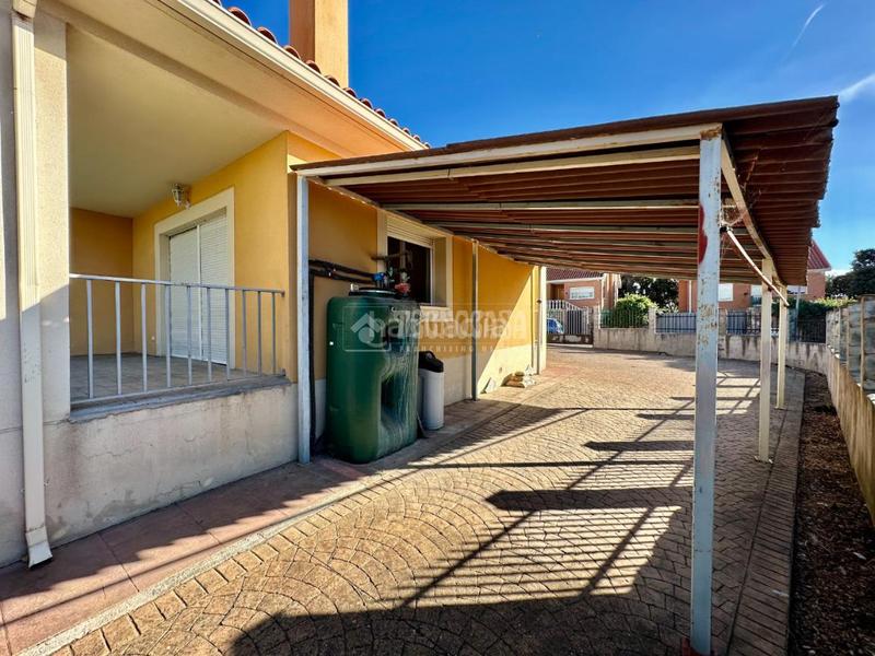 Foto 2e9de55e-6316-4cdd-8f9f-381d36bd65ce. House with heating parking in Pioz