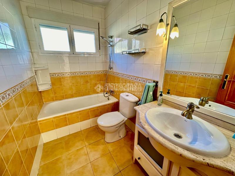 Foto a34908b7-5225-45a7-9a24-6f07fe7e1939. House with heating parking in Pioz