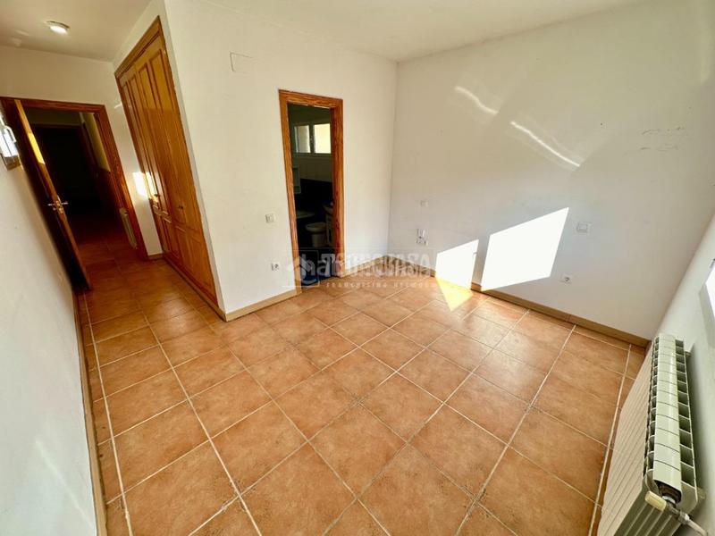 Foto e19e3107-7b45-46fb-8793-79f3503dcc21. House with heating parking in Pioz