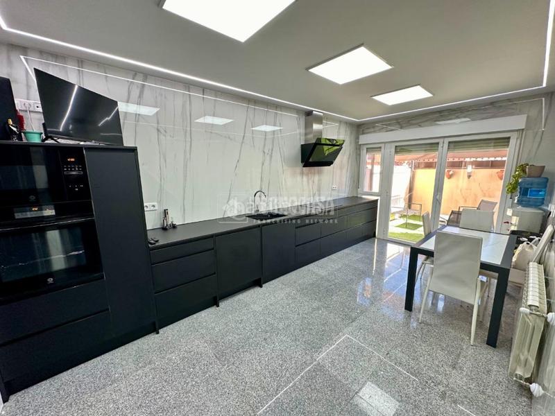 Foto 20dd8193-fe3f-47a0-99a0-993ea283d5f8. Casa aparellada amb calefacció aparcament a Pozo de Guadalajara