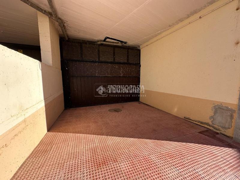 Foto 1af848fa-8eaa-48c1-acf3-c90537cf6e5a. Posto auto in Santos de la Humosa (Los)