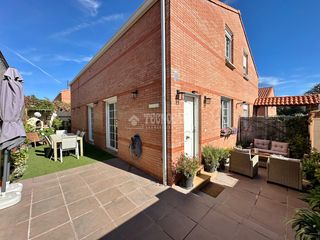 Doppelhaus in Pioz. Casa en venta en pioz