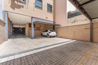 Alquiler Parking coche  De vicente camarón. Plaza de garaje cubierta