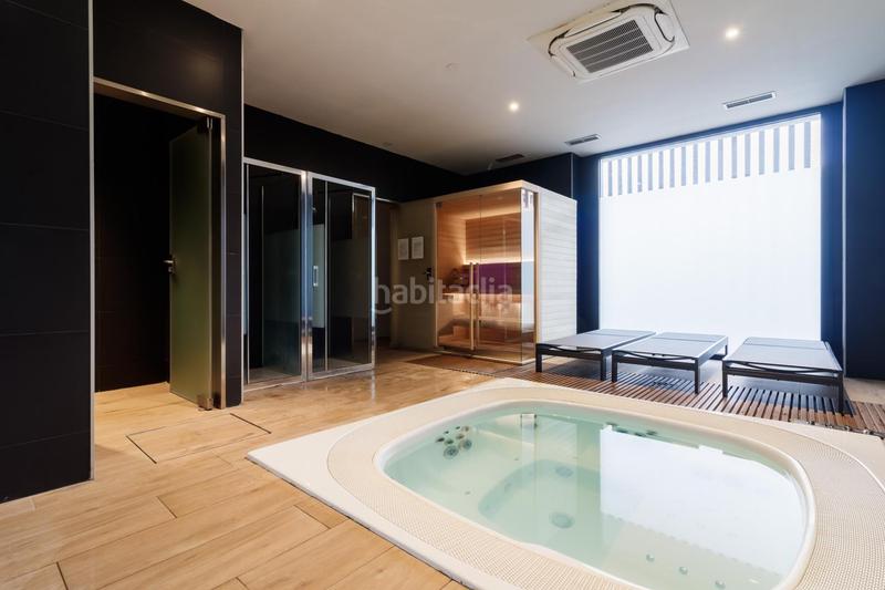 Foto 32c21c16-1fa5-4dab-a6b7-be5cafc80828. Alquiler piso elegante piso con spa, piscina, gimnasio y rooftop en Madrid