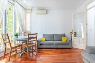 Miete Etagenwohnung  De meléndez valdés. Luminoso piso exterior