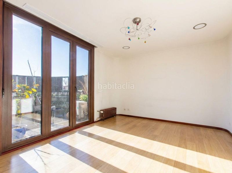 Foto e8a318a2-fdb4-4b17-87bc-7b137d88e1f6. Pis amb calefacció aparcament piscina a Guindalera Madrid