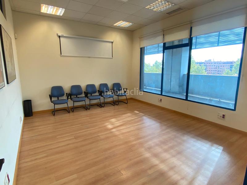 Foto ab5c868e-4eb2-4c2b-bec1-3d09bd582348. Bureau dans calle de isabel colbrand 10 dans Las Tablas Madrid