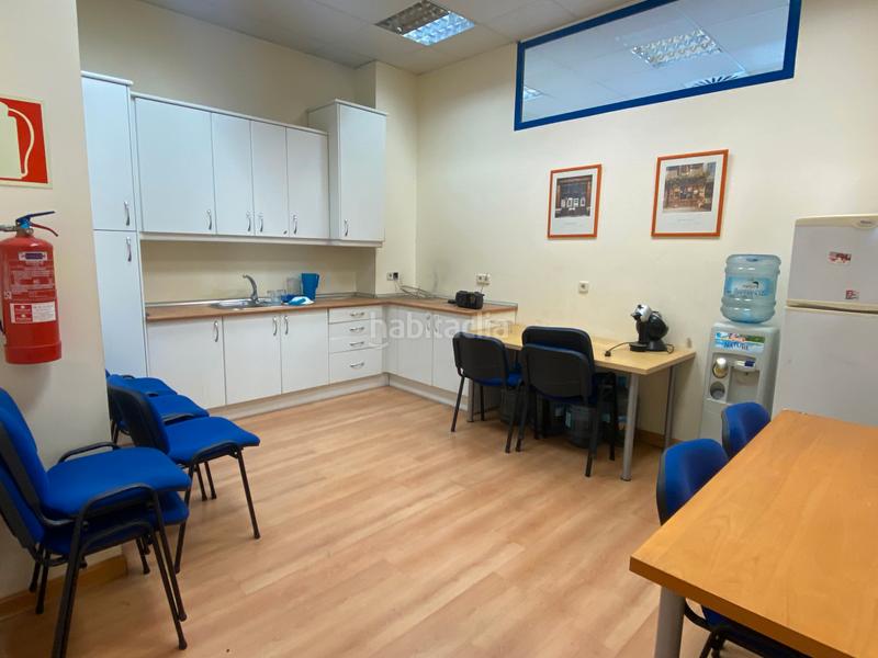 Foto c5471040-5f05-4808-bb14-a5f89428ceac. Bureau dans calle de isabel colbrand 10 dans Las Tablas Madrid