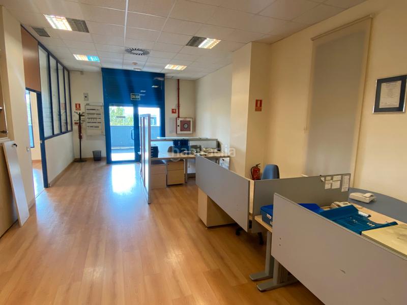 Foto 3cff29fa-fcbb-4fd7-9a5e-53a382d34354. Büro in calle de isabel colbrand 10 in Las Tablas Madrid