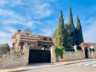 Chalet  Avenida de toledo. Casa en venta en avenida de toledo, casarrubius del monte, toled