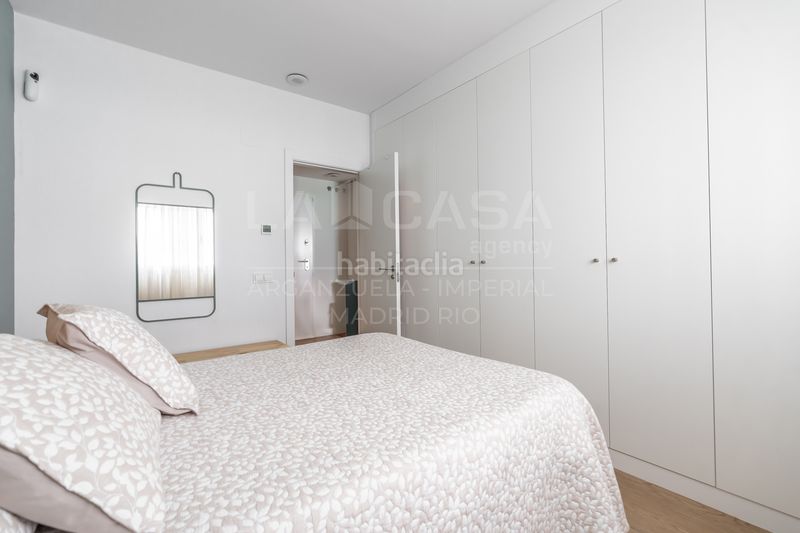 Foto b2c0db40-a3bd-4ff8-942c-9f226a33489c. Pis amb aparcament a Guindalera Madrid