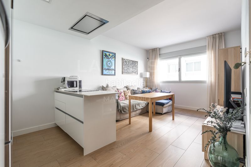 Foto ca3ea6f2-9bf1-4150-a530-61a1d1e10938. Pis amb aparcament a Guindalera Madrid