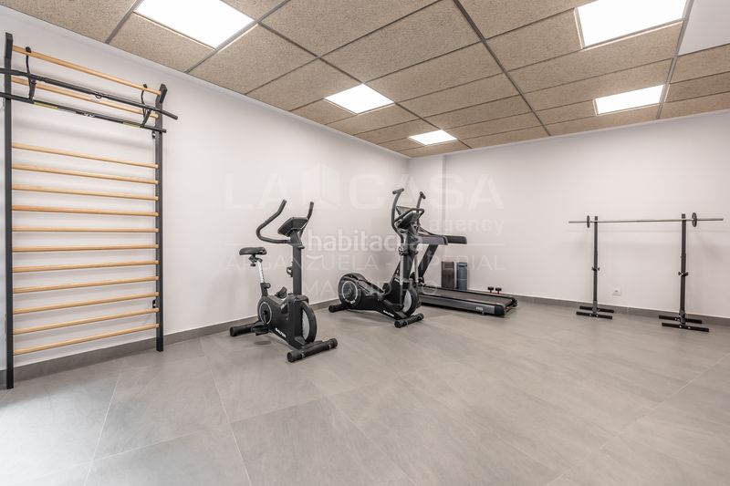 Foto eb4b8506-1dfd-492b-9408-94e0f1f83980. Pis amb aparcament a Guindalera Madrid