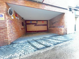 Aparcament cotxe  Calle lino. Garaje en enta en calle lino, madrid