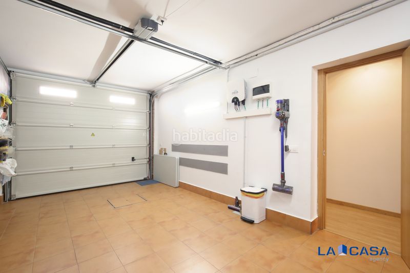 Foto aef1fa0a-b8e0-4e08-a0a2-9e11e4e392aa. Casa adossada a Carranque
