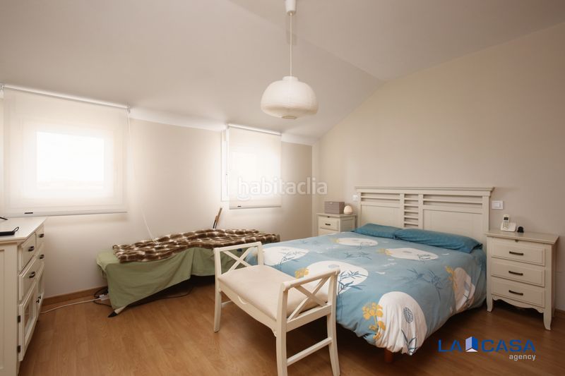 Foto e8b19cdd-846d-4d38-bc9c-bc6787c3f9ec. Casa adossada a Carranque